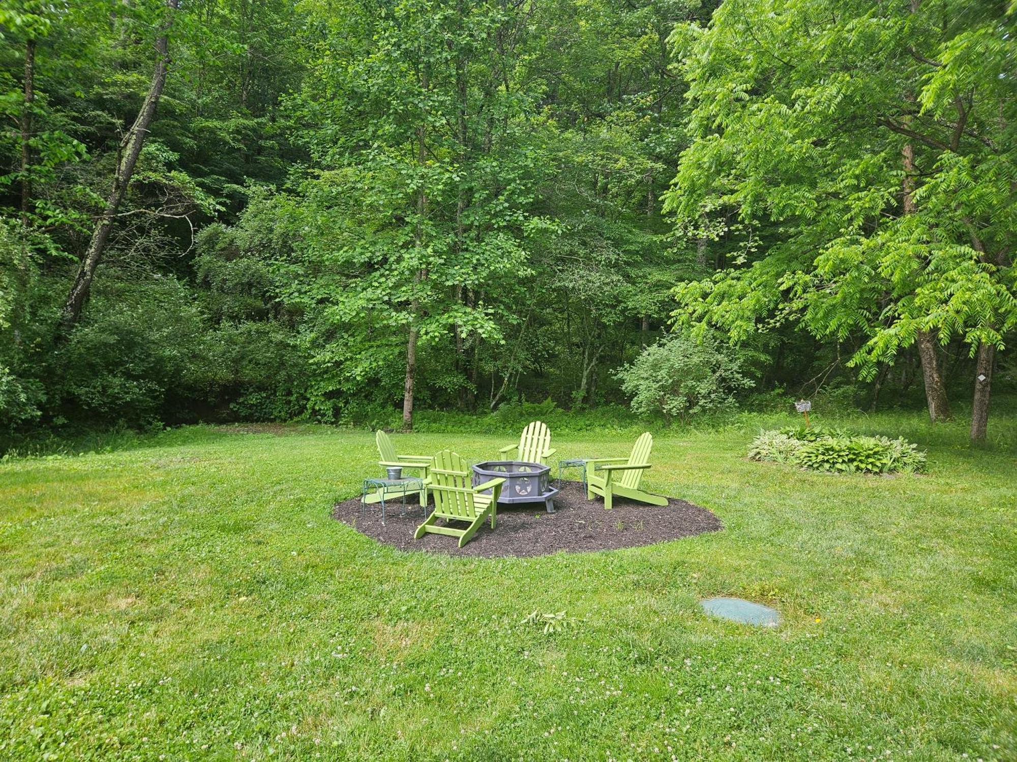 Frog Hollow At Hocking Vacations Logan Exteriör bild